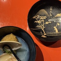 一石三鳥 別邸 - 【椀物】春貝潮出汁 蛤 蚕豆真薯 蕨
