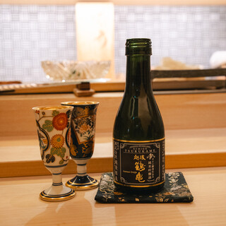 鮨にあう日本酒。見て味わう食器へのこだわり。