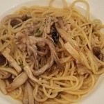ペコリーノ - キノコとガーリックのスパゲティ
