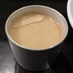 丿貫 - つけ汁。油が浮いている