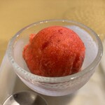 熟成とんかつはせがわ - 食後には季節のシャーベットのデザートが付きます。