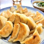 ぎょうざ 娘娘 - アップ。綺麗に焼きあがっています。