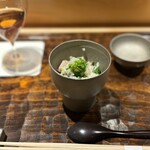 鮨 三心 - お弟子さんの人数も圧巻ですが大将が男前。大将の弟子愛をここまで感じる寿司屋は見たことありません！大将がみんなを包み込んでいます。とても熱くいい雰囲気。応援したくなります。名店です