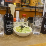 黒ホッピーと白ホッピーのセット&お通しの塩ダレキャベツ