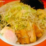 ちばから - 油そば醤油(きざみ豚温玉)+海苔+レン草 「ヤサイニンニクネギ」(940円) 2014/07