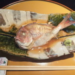 Shige noki - 蒸物・鯛の唐蒸し(鯛を背開きにして，身の一部をおからに替えたもの)
