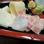 漁師居酒屋 楓 - 鯨ベーコン？の刺身