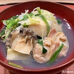 御料理 寺沢 - あわびと蛤と牡蠣の芹鍋を留椀代わりに