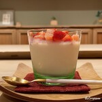 御料理 寺沢 - 苺と酒粕のブランマンジェ