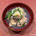 御料理 寺沢 - あわびと蛤と牡蠣の芹鍋を留椀代わりに