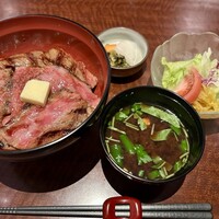 赤坂 津つ井 総本店 - 名物ビフテキ丼！