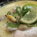 豚白湯創作麺処 友池 - 