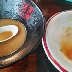 濃麺 海月 - 塩分過多を気にして完飲せず。