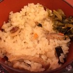 めん処 そう兵衛 - かやくご飯の味わいも手抜き感はありません。