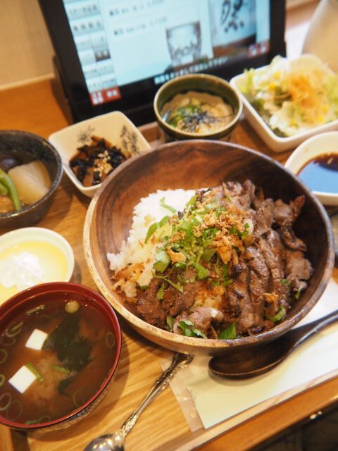 ステーキ丼専門 黒べぇさん 広島店 - 立町/ステーキ | 食べログ