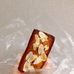 LUCKY BAKERY - 角がやばい