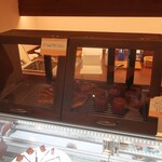 パティスリーマサ - ショーケースの様子②。