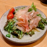 焼鳥 望月 - 鶏肉生ハムサラダ