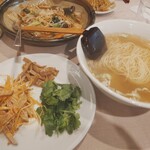 広東家庭料理おかむら - 話しをしていたら作って頂けた ネギそば 、美味しいスープと辛味ネギチャーシューが無いと出せない、1990年度初期の大好きだった味です