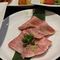 老舗精肉店直送 千種焼肉 飛騨牛の奴隷 千種店 - 