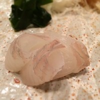 銀座 鮨 かねさか 本店 - (過去ログ)ミシュランの評価も高いというお寿司屋さんに連れてって貰いました♡だされたものをぱくぱく食べ、一皿一皿の説明はなかったので説明は省略！とにかく素材の味が良くわかるコースでした♪