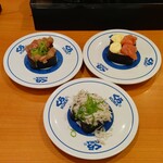 無添くら寿司 - しらす軍艦 (税込)115円 / 旨だれまぐろ軍艦 (税込)115円 / たらマヨ (税込)115円 (2025.03.18)