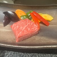 神楽坂 鉄板焼 向日葵 - 1人分のサーロインステーキとたっぷり野菜。量感もちょうど良いです。