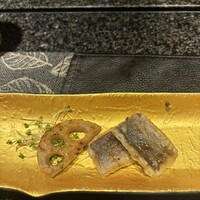 神楽坂 鉄板焼 向日葵 - 太刀魚と蓮根の鉄板焼き。