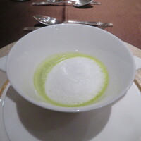 ル・トリアノン - グリーンピースのポタージュ・カプチーノ仕立て