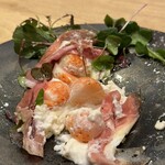 はんやかどのくーた - いちご入ってました。甘酸っぱくておいしー！後半に頼んで正解！