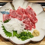 はんやかどのくーた - 馬刺し。少し色調整しています。