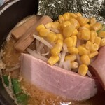 人力俥 - コーンがたっぷり！分厚い豚チャーシューが食べ応え充分！