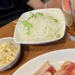 焼肉冷麺やまなか家 - 白飯ランチのセット　大根サラダともやしナムル