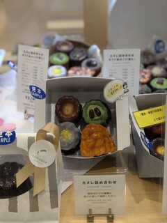 立町カヌレ+ - ショーケースのディスプレイ