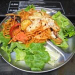 キッチン ブルー グローブ - ナポリタンと粉チーズ