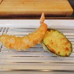 旬彩 天ぷら 心来(しんら） - 「海老」と「ズッキーニ」ズッキーニの天ぷらは初めて頂きました。美味しイ！