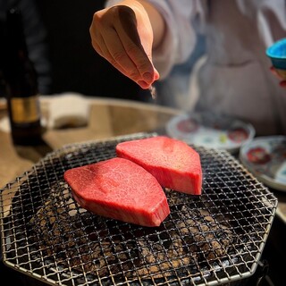 国内で厳選したA5ランクの黒毛和牛