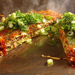 一枚一枚じっくり丁寧に焼き上げる本格的な広島風お好み焼き