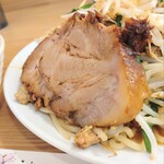 kitchen 常来亭 - 大判のチャーシューは厚さ１cmほどと食べ応えあり