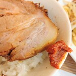 kitchen 常来亭 - 卓上の辛味噌を添えて