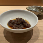 こま田 - 赤ナマコ（三重県鳥羽）
      コリコリ食感がたまりません