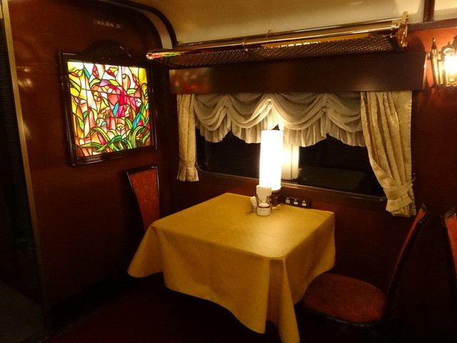 豪華寝台列車のレトロ調食堂車で味わう至福のひと時』by グラン 豪華寝台列車のレトロ調食堂車で味わう至福のひと時』by グラン