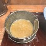 麺や而今 - スープ割り