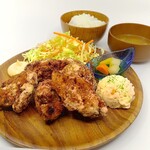 TATEYAMA BASE - 【鶏から定食】ボリューミーで味わいもしっかり！カラッと揚がった人気の鶏からです。