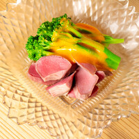 地鶏砂肝と季節野菜の黄身酢和え〈低温調理〉