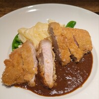 シャンパン食堂 - B.茶美豚ロース肉のカツレツ、デミグラスソース