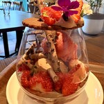 Grand Chainon - 出雲産苺とショコラのパフェ