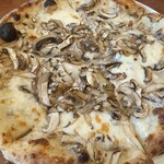 grill bar mitsu - エセおじオススメのピザ　いつもはこれを食べています