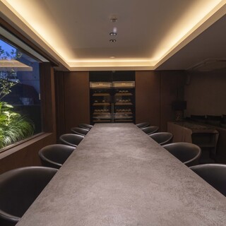 ■個室のご予約等に関して
                                          個室料（税込）33000円
                                          頂いてます。