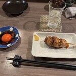 近江雞料理 Kibariya - つくね　タレ　たまご付き　これもお店の売りでしょうか